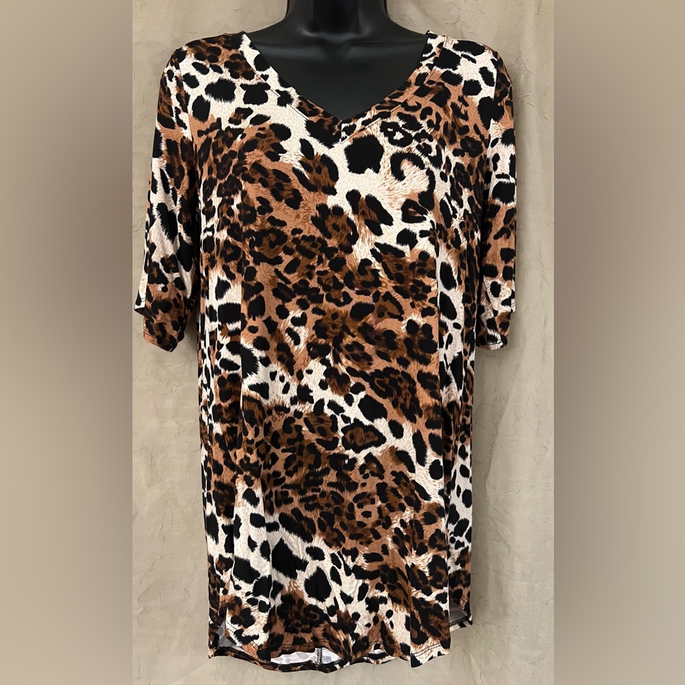 NWT Zenana Leopard knit top size SMALL